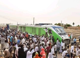 بعد توقف عامين.. صافرات القطار تدوي في سماء الخرطوم من جديد بعد توقف عامين.. صافرات القطار تدوي في سماء الخرطوم من جديد