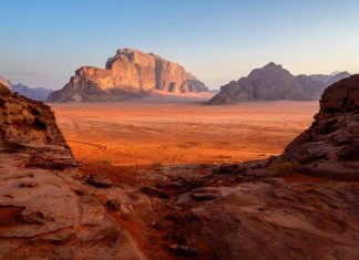 تحالف جيولوجي يكشف أسرار “الصفيحة العربية” تحالف جيولوجي يكشف أسرار "الصفيحة العربية"