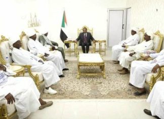 كامل إدريس يضع رسائل واضحة في بريد الإدارات الأهلية كامل إدريس يضع رسائل واضحة في بريد الإدارات الأهلية