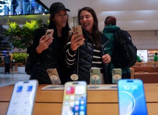 “آبل” تدفع الهند لتصدر قائمة مصنعي الهواتف "آبل" تدفع الهند لتصدر قائمة مصنعي الهواتف