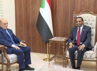 رئيس الوزراء يؤكد: سيادة السودان “خط أحمر” للاتحاد الإفريقي رئيس الوزراء يؤكد: سيادة السودان "خط أحمر" للاتحاد الإفريقي