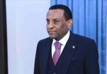 رئيس وزراء السودان يصل القاهرة بأول زيارة خارجية له رئيس وزراء السودان يصل القاهرة بأول زيارة خارجية له