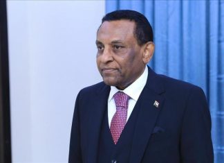 رئيس وزراء السودان يصل القاهرة بأول زيارة خارجية له رئيس وزراء السودان يصل القاهرة بأول زيارة خارجية له