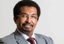 المنصوري ينفي الجنسية الإماراتية ويؤكد تمسكه بالوزارة المنصوري ينفي الجنسية الإماراتية ويؤكد تمسكه بالوزارة