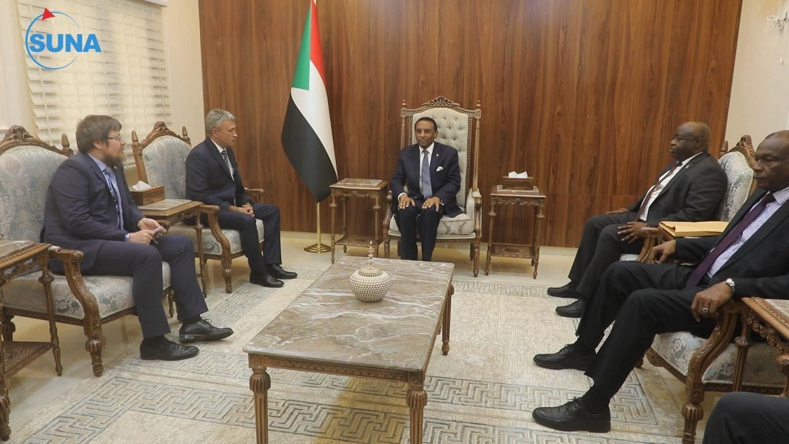 تفاصيل لقاء كامل إدريس مع السفير الروسي تفاصيل لقاء كامل إدريس مع السفير الروسي