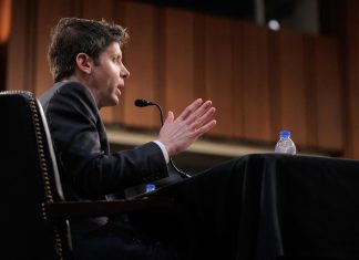 مبتكر “شات جي بي تي”: وصلنا إلى فقاعة الذكاء الاصطناعي مبتكر "شات جي بي تي": وصلنا إلى فقاعة الذكاء الاصطناعي