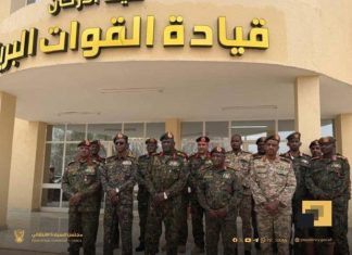 كباشي مع القوات البرية كتفا بكتف كباشي مع القوات البرية كتفا بكتف