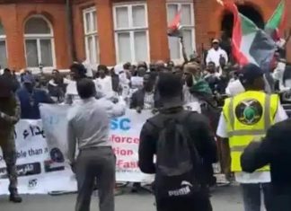 مظاهرات حاشدة في لندن لدعم السودان وحقوقه مظاهرات حاشدة في لندن لدعم السودان وحقوقه