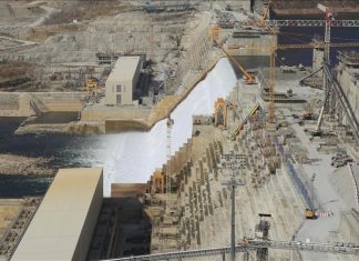 إثيوبيا تفتتح سد “النهضة” بعد 14 عاما من التشييد والخلافات إثيوبيا تفتتح سد "النهضة" بعد 14 عاما من التشييد والخلافات