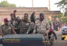 شاهد بالفيديو.. كباشي يشارك مواطني الأبيض فرحتهم بتحرير بارا شاهد بالفيديو.. كباشي يشارك مواطني الأبيض فرحتهم بتحرير بارا