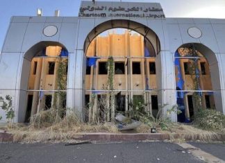 استعدادات وزارة الدفاع بمطار الخرطوم قبل الإقلاع استعدادات وزارة الدفاع بمطار الخرطوم قبل الإقلاع