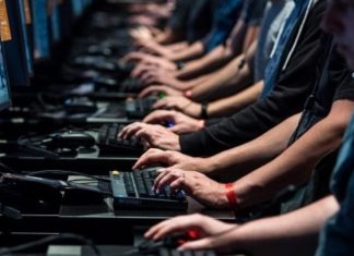 الذباب الإلكتروني: معركة الوعي في زمن التضليل الرقمي الذباب الإلكتروني: معركة الوعي في زمن التضليل الرقمي