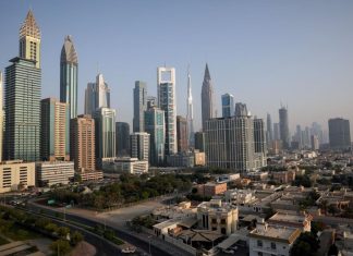 الإمارات تجمد تأشيرات السياحة والعمل لمواطني 9 دول الإمارات تجمد تأشيرات السياحة والعمل لمواطني 9 دول