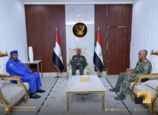 مدير عام الشرطة يلتقي البرهان ويقدم تعهدات مدير عام الشرطة يلتقي البرهان ويقدم تعهدات