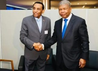 كامل إدريس يلتقي رئيس أنغولا لدعم السودان كامل إدريس يلتقي رئيس أنغولا لدعم السودان