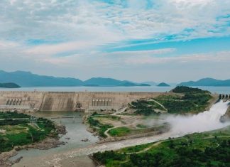 تفريغ سد النهضة يغرق أراضي سودانية وينقذ مصر تفريغ سد النهضة يغرق أراضي سودانية وينقذ مصر