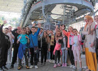 مشروع رفقاء.. مبادرة قطرية رائدة تكفل 220 ألف يتيم حول العالم مشروع رفقاء.. مبادرة قطرية رائدة تكفل 220 ألف يتيم حول العالم