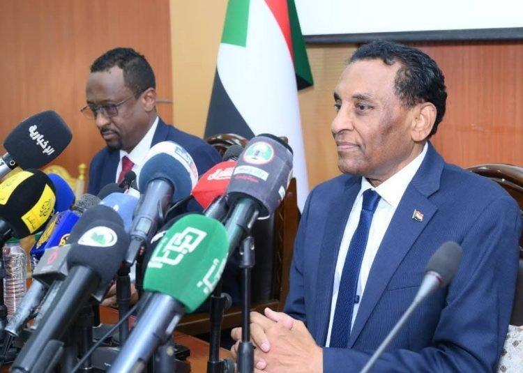 كامل إدريس يوضح تفاصيل استعادة عضوية السودان بالاتحاد الإفريقي كامل إدريس يوضح تفاصيل استعادة عضوية السودان بالاتحاد الإفريقي