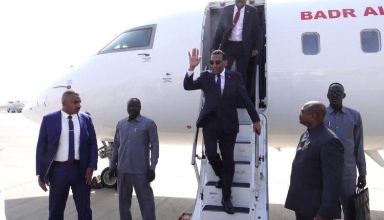 رئيس الوزراء يعود إلى السودان بعد مشاركته في اجتماع “أممي”