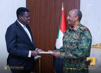 البرهان يتسلم رسالة استراتيجية من سلفاكير البرهان يتسلم رسالة استراتيجية من سلفاكير