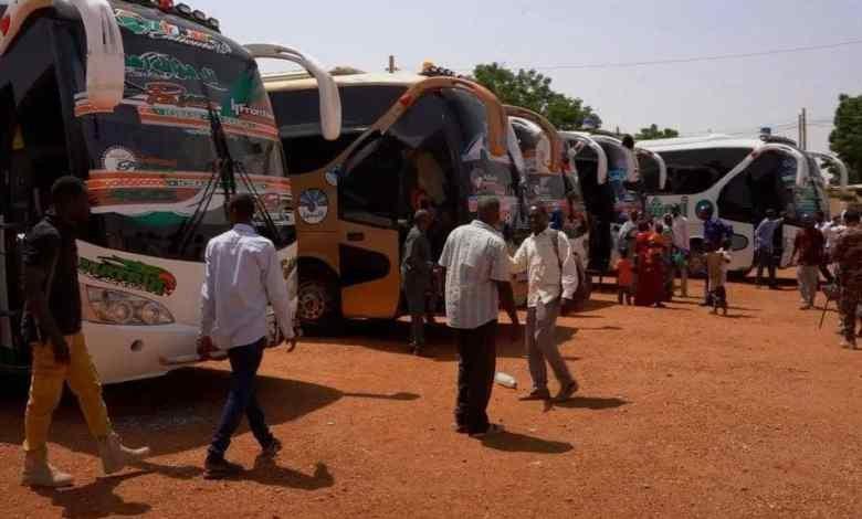 الخرطوم تبعد مئات الأجانب