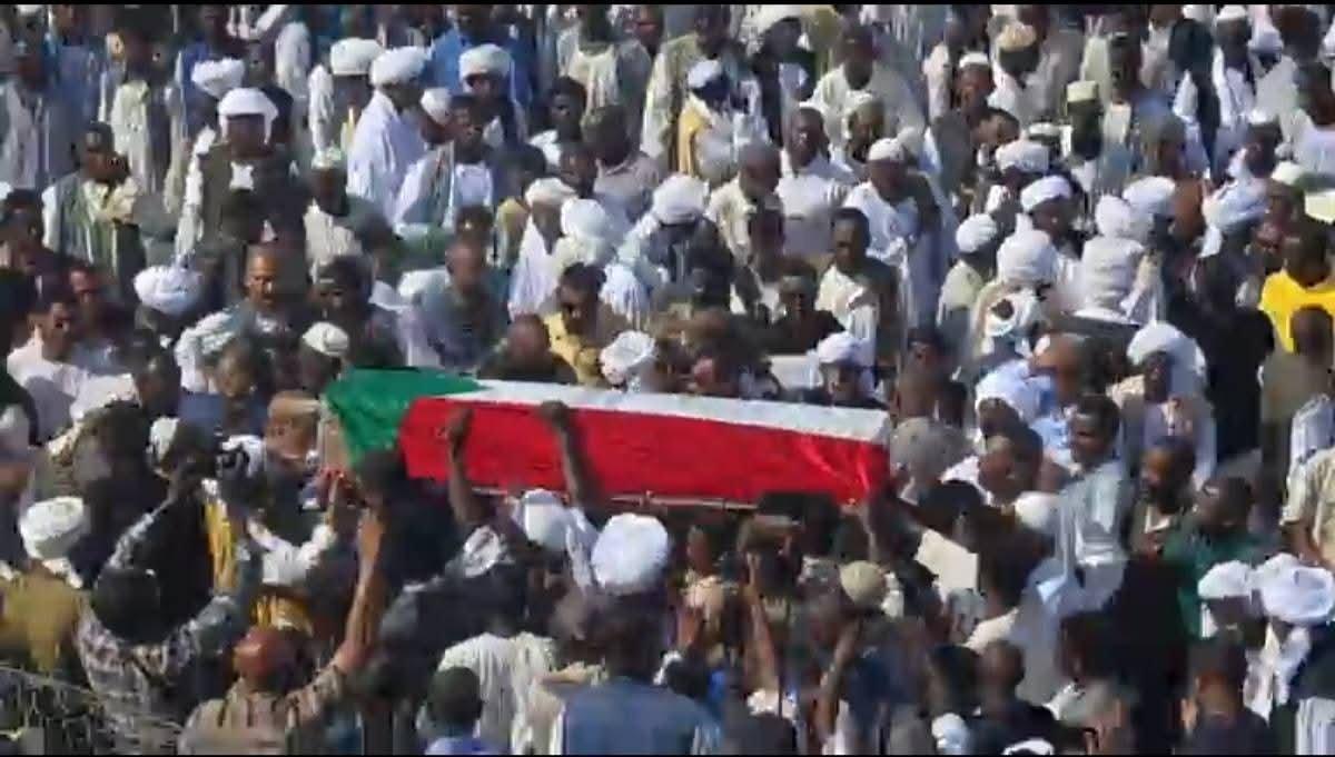 شاهد بالصور جانبا من مراسم تشييع محمد طاهر إيلا