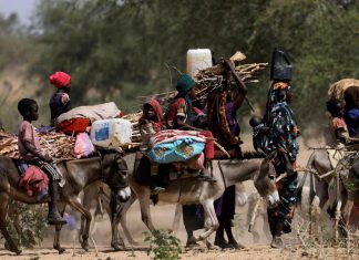 غارديان: السودانيات تُركن وحيدات على الكفاف بمخيمات صحراء تشاد غارديان: السودانيات تُركن وحيدات على الكفاف بمخيمات صحراء تشاد