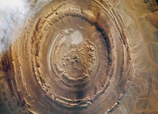 عين الصحراء في موريتانيا: مزار سياحي وأعجوبة جيولوجية عين الصحراء في موريتانيا: مزار سياحي وأعجوبة جيولوجية