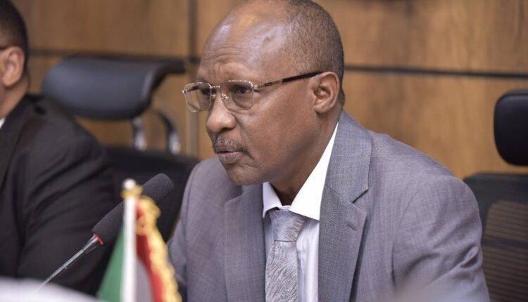 محافظ بنك السودان يغادر اجتماعًا غاضبًا وسط توترات