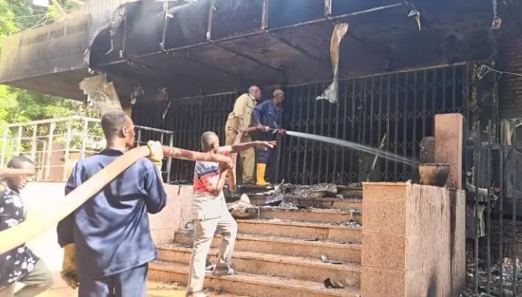 حريق هائل يلتهم مباني وزارة اتحادية مهمة في الخرطوم