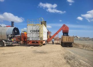 شاحنات وآليات ضخمة تدخل الخرطوم تنفيذًا لتوجيهات شاحنات وآليات ضخمة تدخل الخرطوم تنفيذًا لتوجيهات