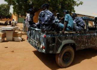 الشرطة في الخرطوم تضبط مجرمين وأجانب مخالفين الشرطة في الخرطوم تضبط مجرمين وأجانب مخالفين