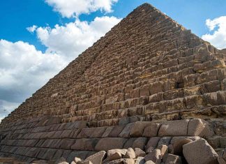 الأشعة الكونية تكشف فراغًا غامضًا في هرم الجيزة الأشعة الكونية تكشف فراغًا غامضًا في هرم الجيزة