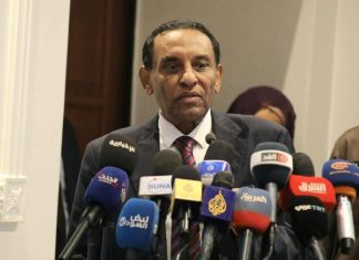 إعفاء مسؤول بالخارجية السودانية بعد طرد مدير برنامج الغذاء إعفاء مسؤول بالخارجية السودانية بعد طرد مدير برنامج الغذاء