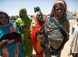 نازحو الفاشر يسيرون 60 كلم بلا طعام أو ماء نازحو الفاشر يسيرون 60 كلم بلا طعام أو ماء