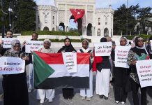 إسطنبول.. وقفة تضامنية مع الفاشر تندد بجرائم “الدعم السريع” إسطنبول.. وقفة تضامنية مع الفاشر تندد بجرائم "الدعم السريع"