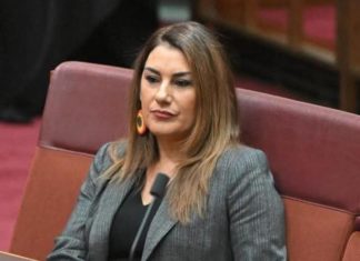 سيناتور أسترالي تطالب بعقوبات على الإمارات لدعم السودان سيناتور أسترالي تطالب بعقوبات على الإمارات لدعم السودان