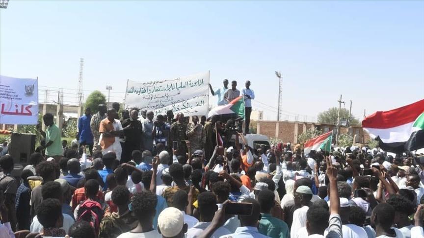 استمرار تدريب المتطوعين في الجبهات بالسودان استمرار تدريب المتطوعين في الجبهات بالسودان