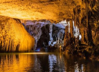 غضب لبناني من حفل بمغارة جعيتا ووزارة السياحة تتدخل غضب لبناني من حفل بمغارة جعيتا ووزارة السياحة تتدخل