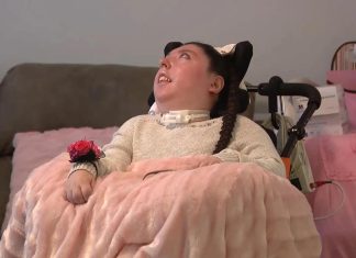 أليكس سيمبسون تحتفل بعيد ميلادها العشرين رغم التحديات أليكس سيمبسون تحتفل بعيد ميلادها العشرين رغم التحديات