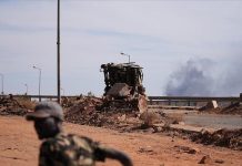 معارك عنيفة بين الجيش و”الدعم السريع” في بابنوسة معارك عنيفة بين الجيش و"الدعم السريع" في بابنوسة