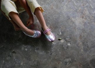 تأخرت 10 دقائق.. تلميذة تفارق الحياة إثر “عقوبة” بدنية في مدرسة هندية تأخرت 10 دقائق.. تلميذة تفارق الحياة إثر "عقوبة" بدنية في مدرسة هندية