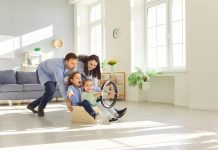 دراسة: الأسرة أم أصدقاء الطفولة الأكثر تأثيرًا؟ دراسة: الأسرة أم أصدقاء الطفولة الأكثر تأثيرًا؟