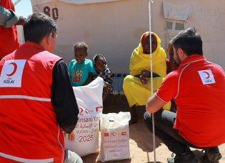 الهلال الأحمر التركي يعزز الدعم للنازحين في السودان الهلال الأحمر التركي يعزز الدعم للنازحين في السودان