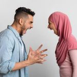 متى تتجاهل الإساءة ومتى يجب أن تواجهها؟ تقرير نفسي يجيب متى تتجاهل الإساءة ومتى يجب أن تواجهها؟ تقرير نفسي يجيب