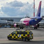 راكبان يقتحمان مدرج مطار ألماني للحاق برحلتهما والشرطة تتدخل راكبان يقتحمان مدرج مطار ألماني للحاق برحلتهما والشرطة تتدخل