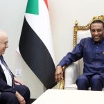 رئيس وزراء السودان يعلن تعهدات أمام مبعوث الأمم المتحدة رئيس وزراء السودان يعلن تعهدات أمام مبعوث الأمم المتحدة