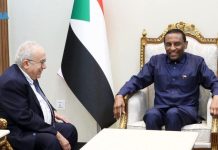 رئيس وزراء السودان يعلن تعهدات أمام مبعوث الأمم المتحدة رئيس وزراء السودان يعلن تعهدات أمام مبعوث الأمم المتحدة