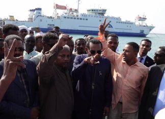 رئيس الوزراء السوداني يصدر قرارًا عاجلًا بعد زيارة مفاجئة رئيس الوزراء السوداني يصدر قرارًا عاجلًا بعد زيارة مفاجئة