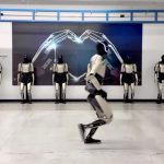 شاهد روبوتات “أوبتيموس” وهي تركض بكفاءة وليونة كبيرة شاهد روبوتات "أوبتيموس" وهي تركض بكفاءة وليونة كبيرة